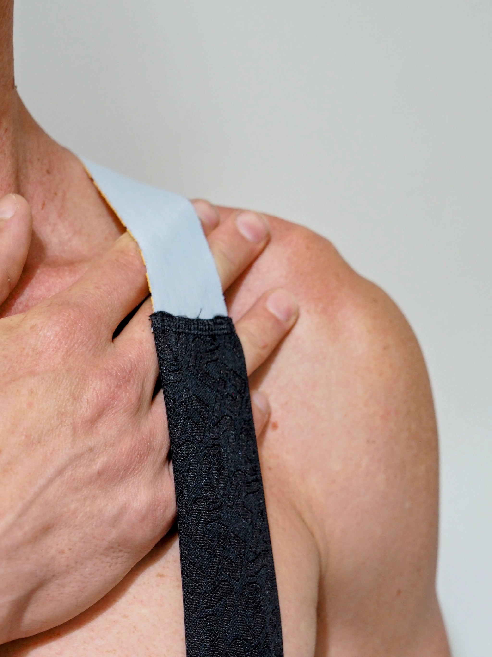 ROSTI CHAINSMITH TEAM BIBSHORT DETAIL OF STRAP