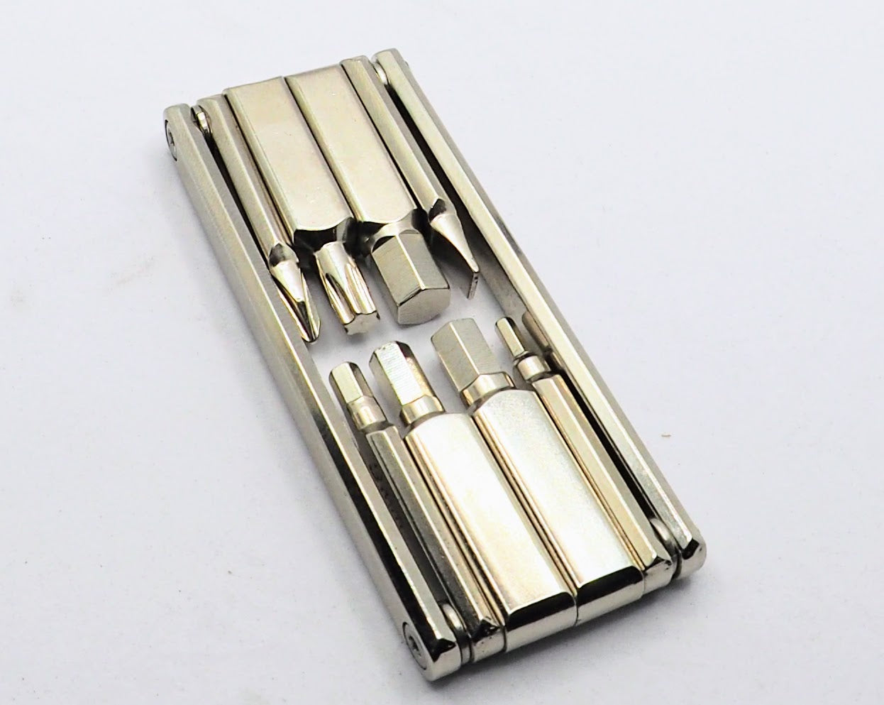 Compact multitool with hex keys and Torx bit T25 for travel