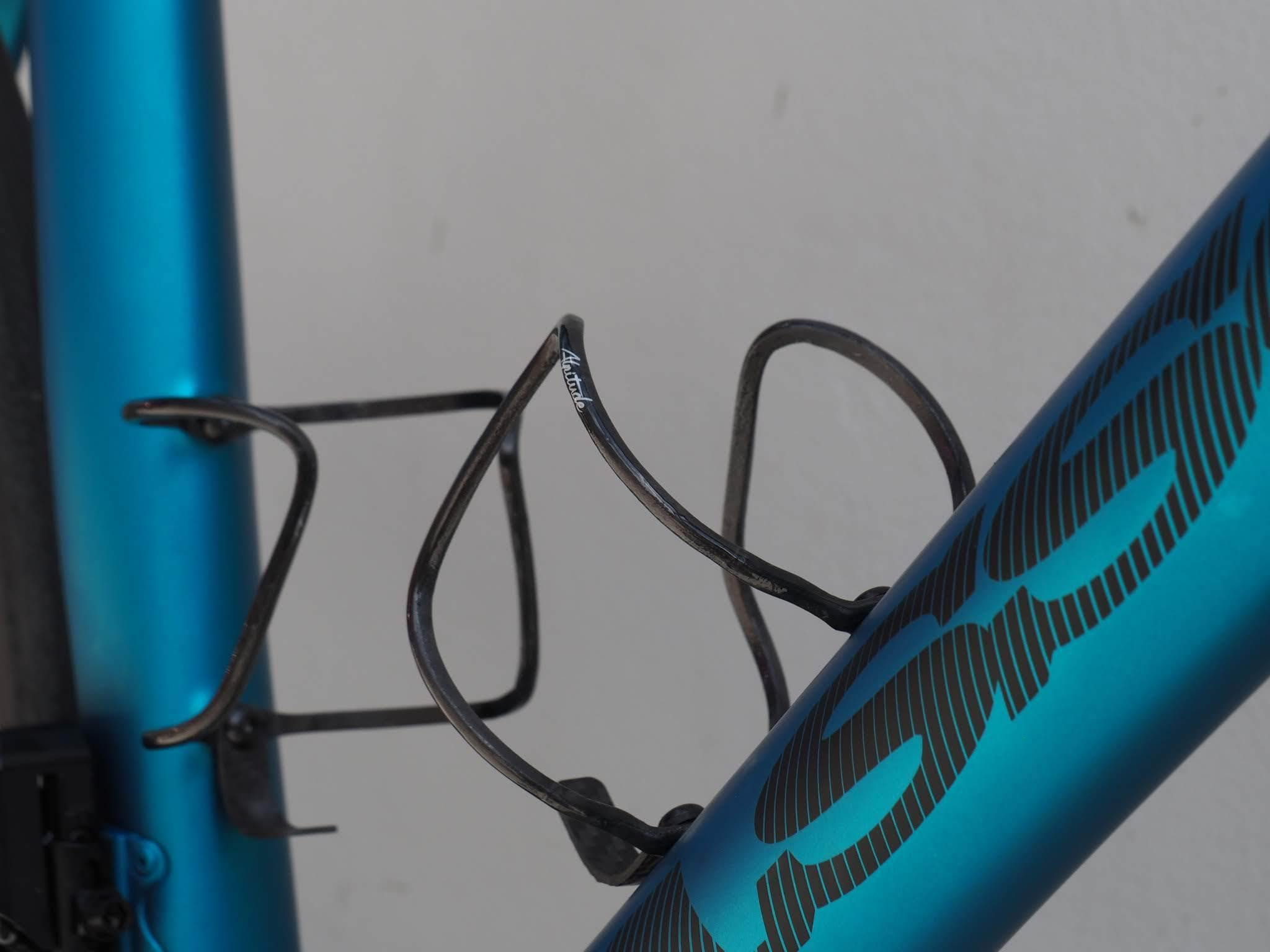 ALPITUDE SUPERLEGGERO BOTTLE CAGE IN CARBON 9 GRAMS CYCLING SYDNEY AUSTRALIA BIKE SHOP