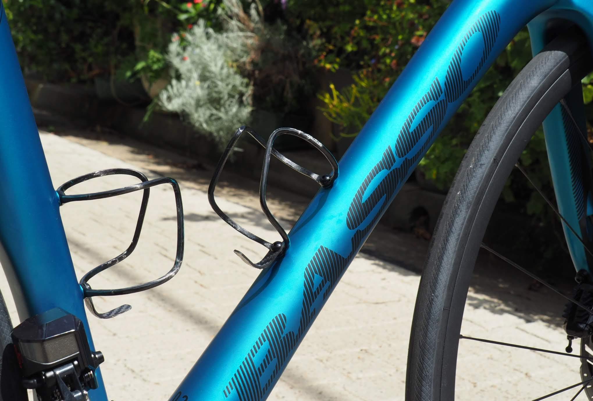 ALPITUDE SUPERLEGGERO BOTTLE CAGE IN CARBON 9 GRAMS CYCLING SYDNEY AUSTRALIA BIKE SHOP