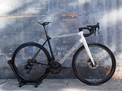 DeAnima Redondo: Carbon Customised Road Bike