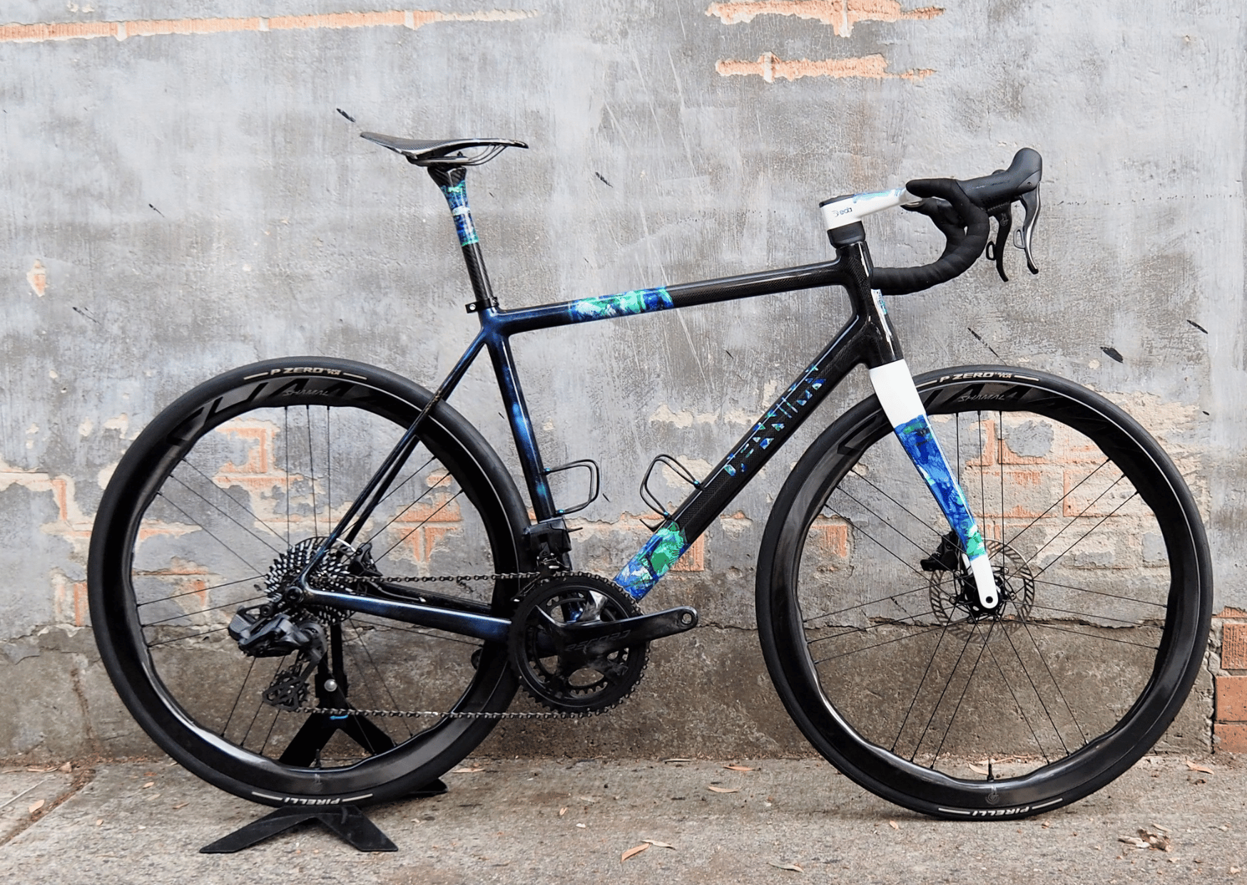 DeAnima Redondo | Custom Italian Carbon Road Bike | Chainsmith Australia