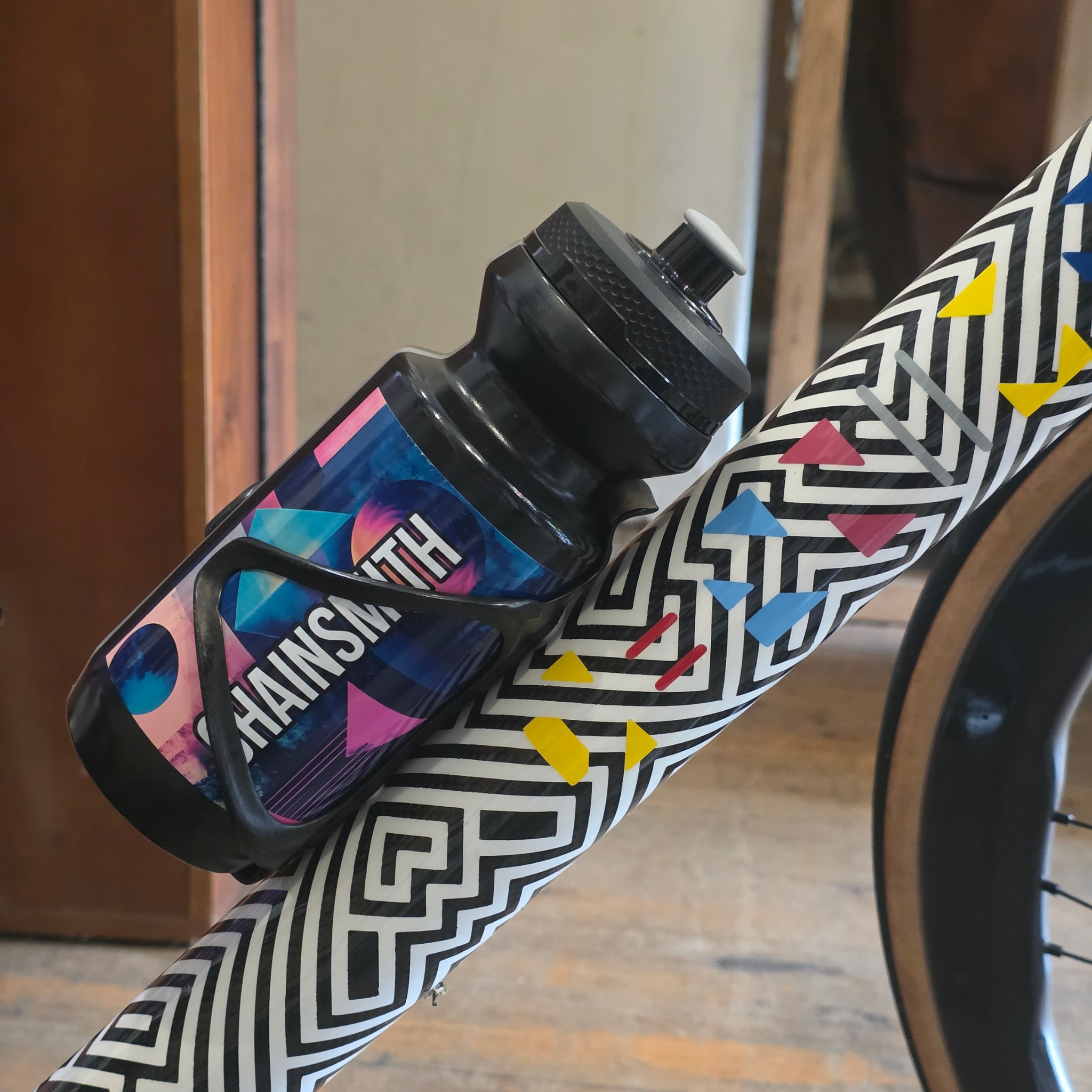 Chainsmith 550ml bottle fitted to Deanima road bike frame bottle cage