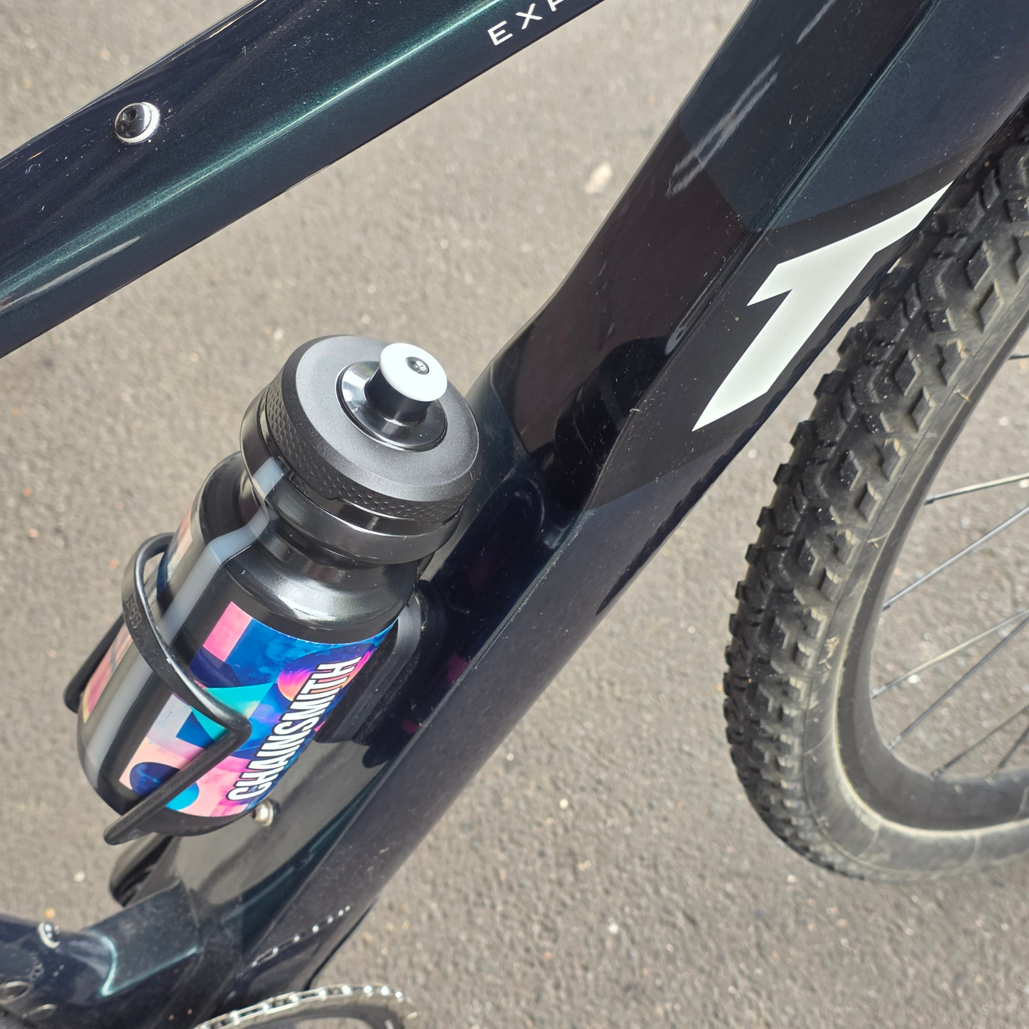 Chainsmith 550ml bottle fitted to 3T gravel bike frame bottle cage